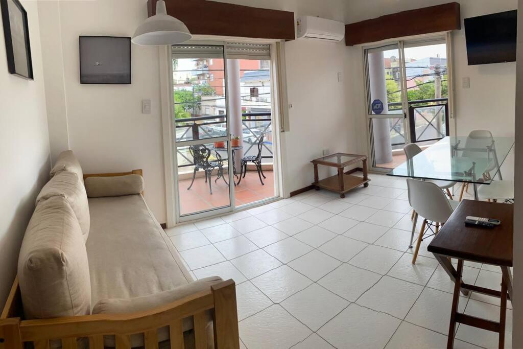 Dpto Muy Luminoso En El Centro. Apartamento